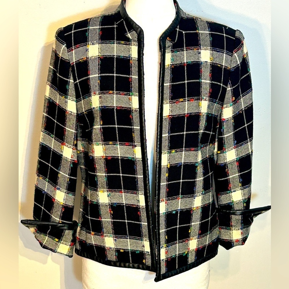 Vintage open front blazer in Plaid with leather (?) detail trim size M